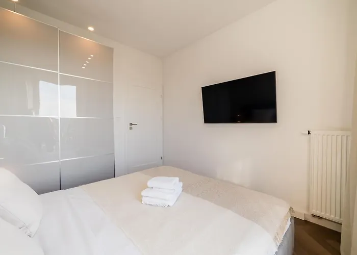 Warta River Glamour By Bookinghost * Познань